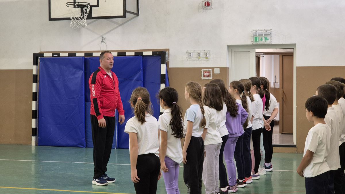 „Te mai recunoaște lumea?” » Fostul campion al Diviziei A s-a făcut profesor de sport! Numește fotbalistul român preferat și își dezvăluie temerile: „Să nu se întâmple la Dinamo ca la Steaua!”