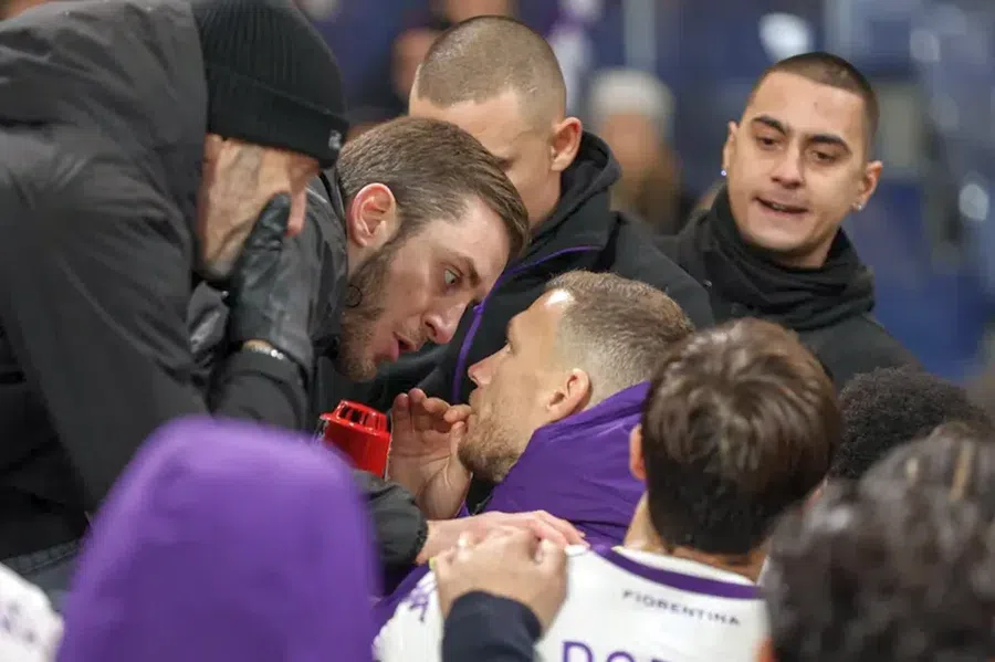 Edin Dzeko poate fi sancționat după dialogul aprins cu fanii Fiorentinei Încă un transfer gratis pentru Dan Șucu la Genoa?! » Antrenorul Daniele De Rossi a fost coechipierul său