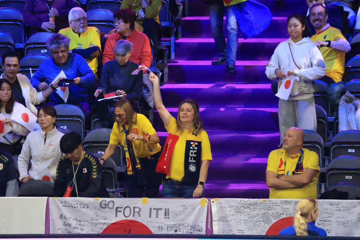 S-a rezolvat și penultimul mister din grupa României de la Campionatul Mondial + de 1 Decembrie, fanii tricolori s-au înfrățit cu galeria altei țări