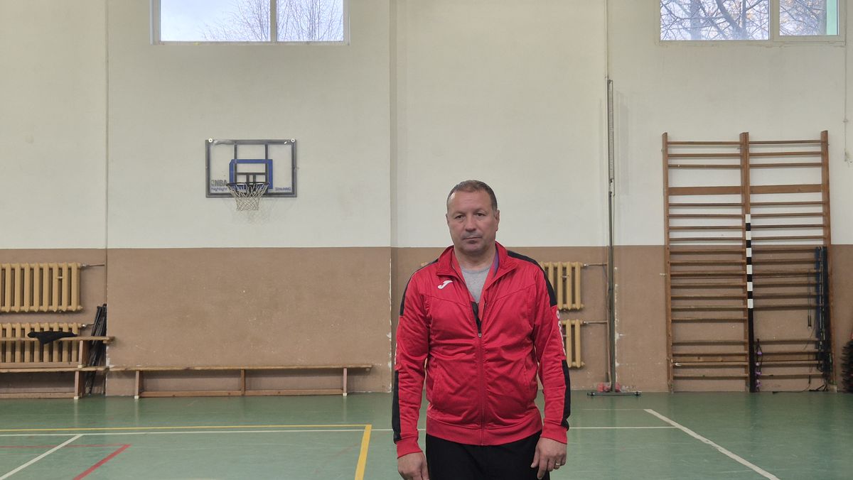 „Te mai recunoaște lumea?” » Fostul campion al Diviziei A s-a făcut profesor de sport! Numește fotbalistul român preferat și își dezvăluie temerile: „Să nu se întâmple la Dinamo ca la Steaua!”