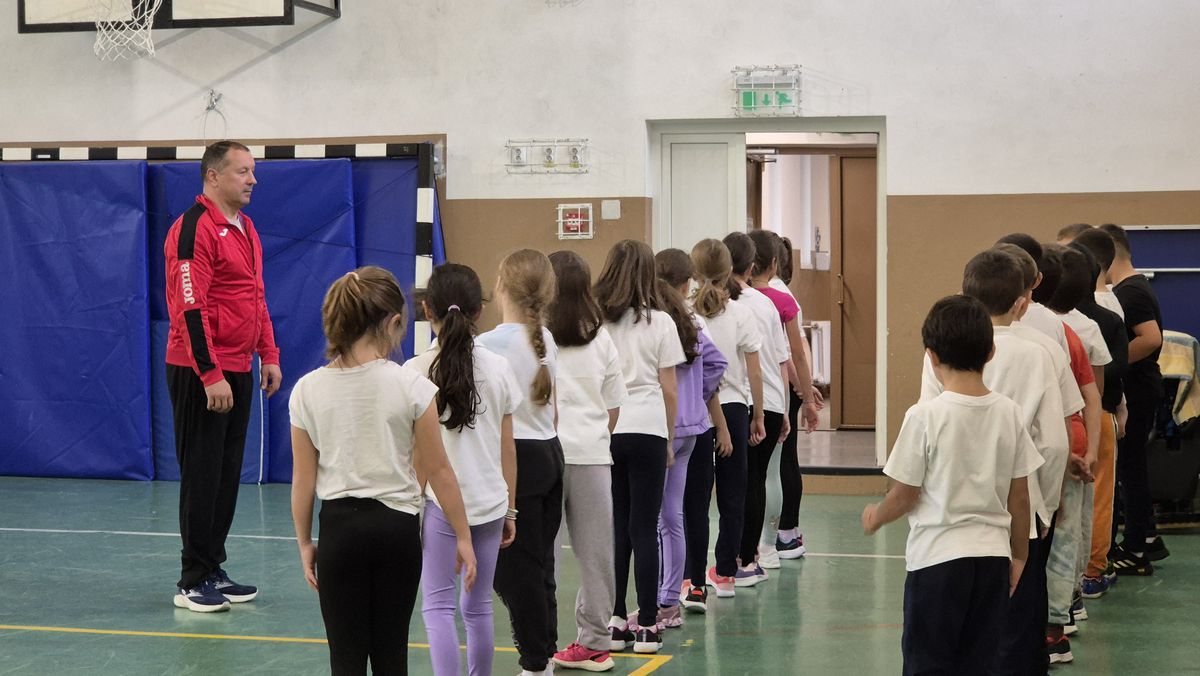 „Te mai recunoaște lumea?” » Fostul campion al Diviziei A s-a făcut profesor de sport! Numește fotbalistul român preferat și își dezvăluie temerile: „Să nu se întâmple la Dinamo ca la Steaua!”