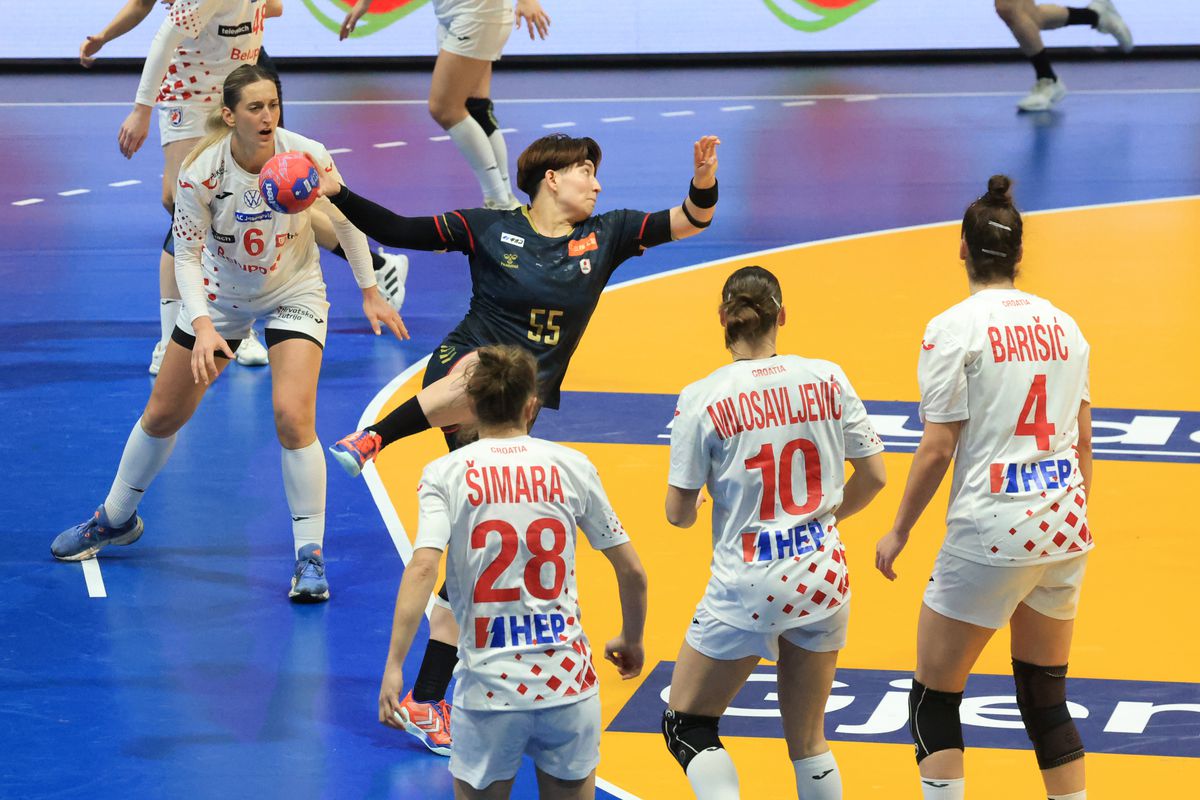 S-a rezolvat și penultimul mister din grupa României de la Campionatul Mondial + de 1 Decembrie, fanii tricolori s-au înfrățit cu galeria altei țări