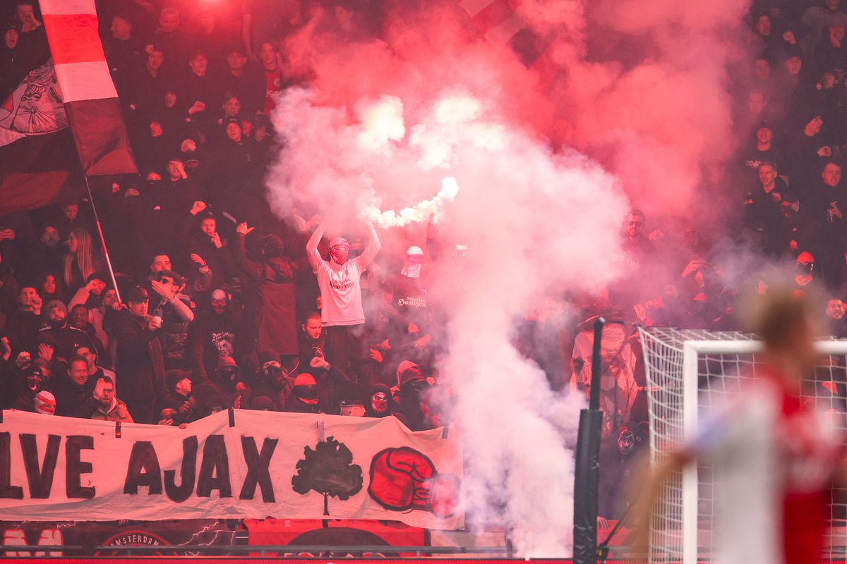 Imagini INCREDIBILE » Haos complet pe stadionul celebru din Europa: meciul a fost oprit, Liga a anunțat decizia