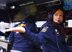 Ea a luat decizia CRITICĂ pentru victoria lui Max Verstappen! Detalii din paddock: „Toată lumea mă întreba: «Ești sigură că vrei să faci asta?»”