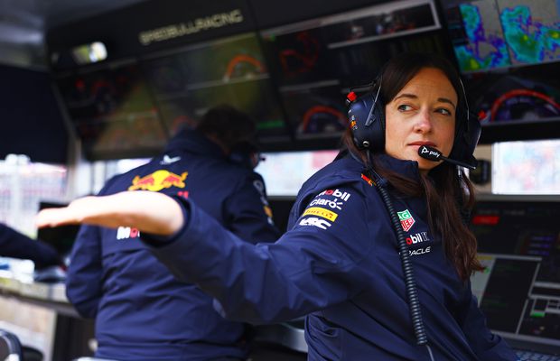 Ea a luat decizia CRITICĂ pentru victoria lui Max Verstappen! Detalii din paddock: „Toată lumea mă întreba: «Ești sigură că vrei să faci asta?»”