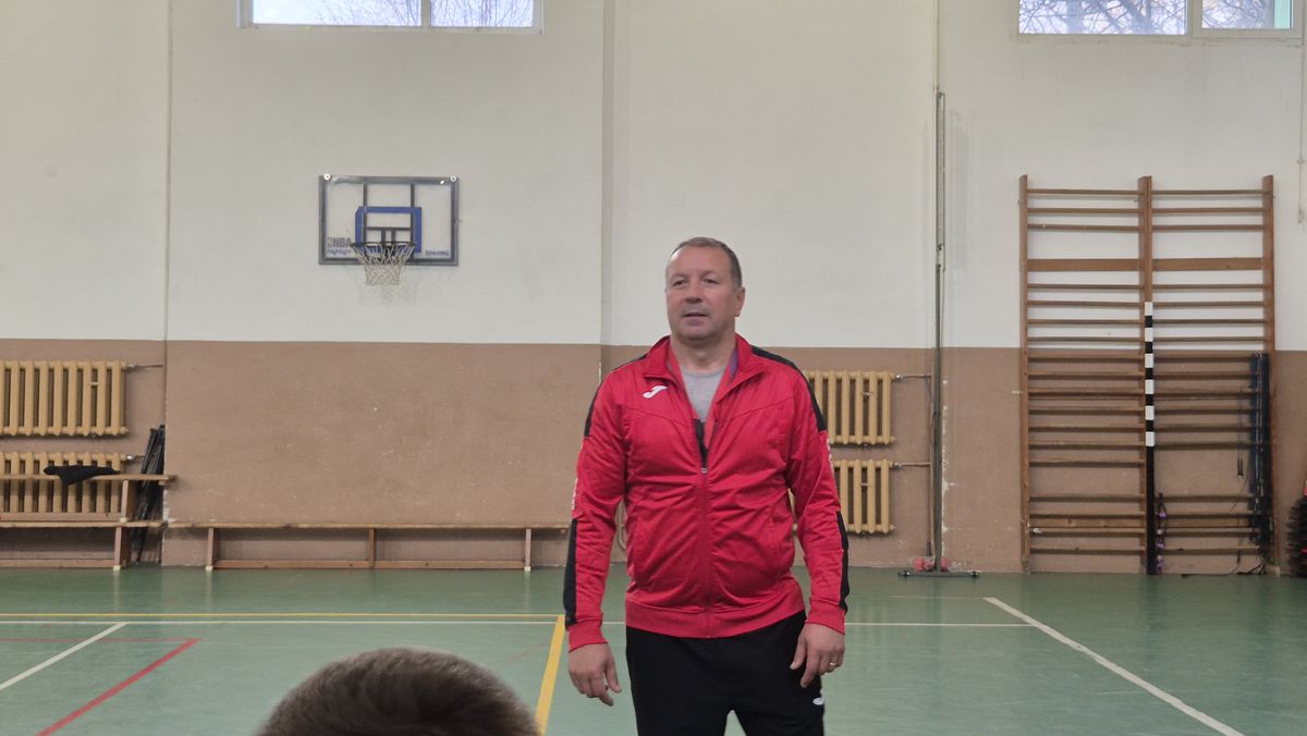 „Te mai recunoaște lumea?” » Fostul campion al Diviziei A s-a făcut profesor de sport! Numește fotbalistul român preferat și își dezvăluie temerile: „Să nu se întâmple la Dinamo ca la Steaua!”