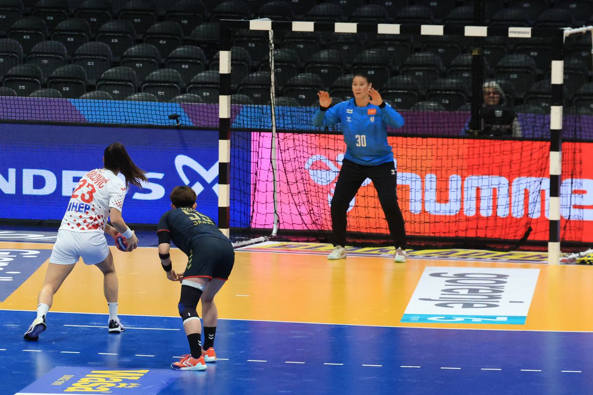 S-a rezolvat și penultimul mister din grupa României de la Campionatul Mondial + de 1 Decembrie, fanii tricolori s-au înfrățit cu galeria altei țări