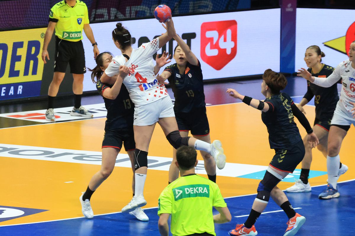 S-a rezolvat și penultimul mister din grupa României de la Campionatul Mondial + de 1 Decembrie, fanii tricolori s-au înfrățit cu galeria altei țări