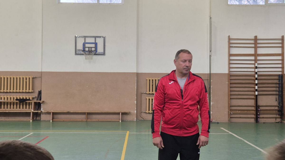 „Te mai recunoaște lumea?” » Fostul campion al Diviziei A s-a făcut profesor de sport! Numește fotbalistul român preferat și își dezvăluie temerile: „Să nu se întâmple la Dinamo ca la Steaua!”