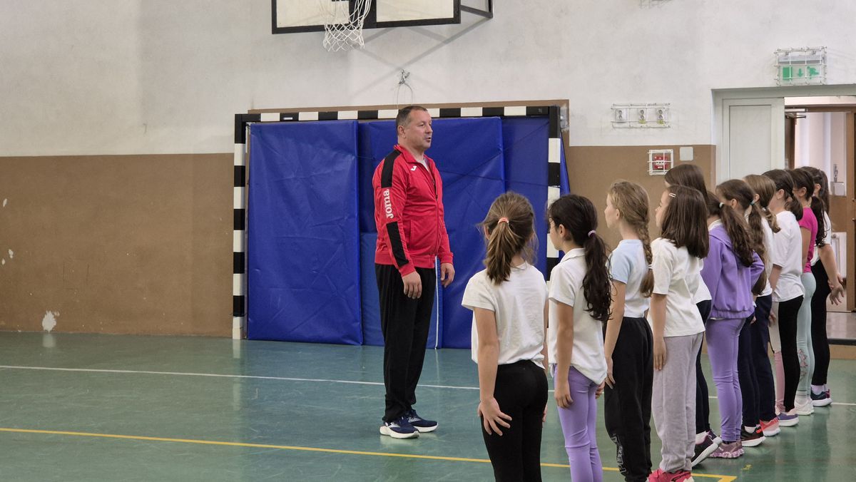 „Te mai recunoaște lumea?” » Fostul campion al Diviziei A s-a făcut profesor de sport! Numește fotbalistul român preferat și își dezvăluie temerile: „Să nu se întâmple la Dinamo ca la Steaua!”