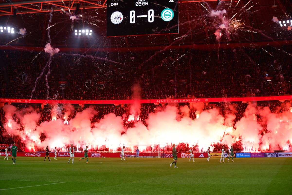 Imagini INCREDIBILE » Haos complet pe stadionul celebru din Europa: meciul a fost oprit, Liga a anunțat decizia