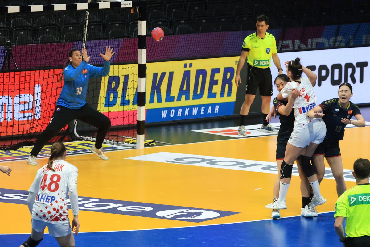 S-a rezolvat și penultimul mister din grupa României de la Campionatul Mondial + de 1 Decembrie, fanii tricolori s-au înfrățit cu galeria altei țări