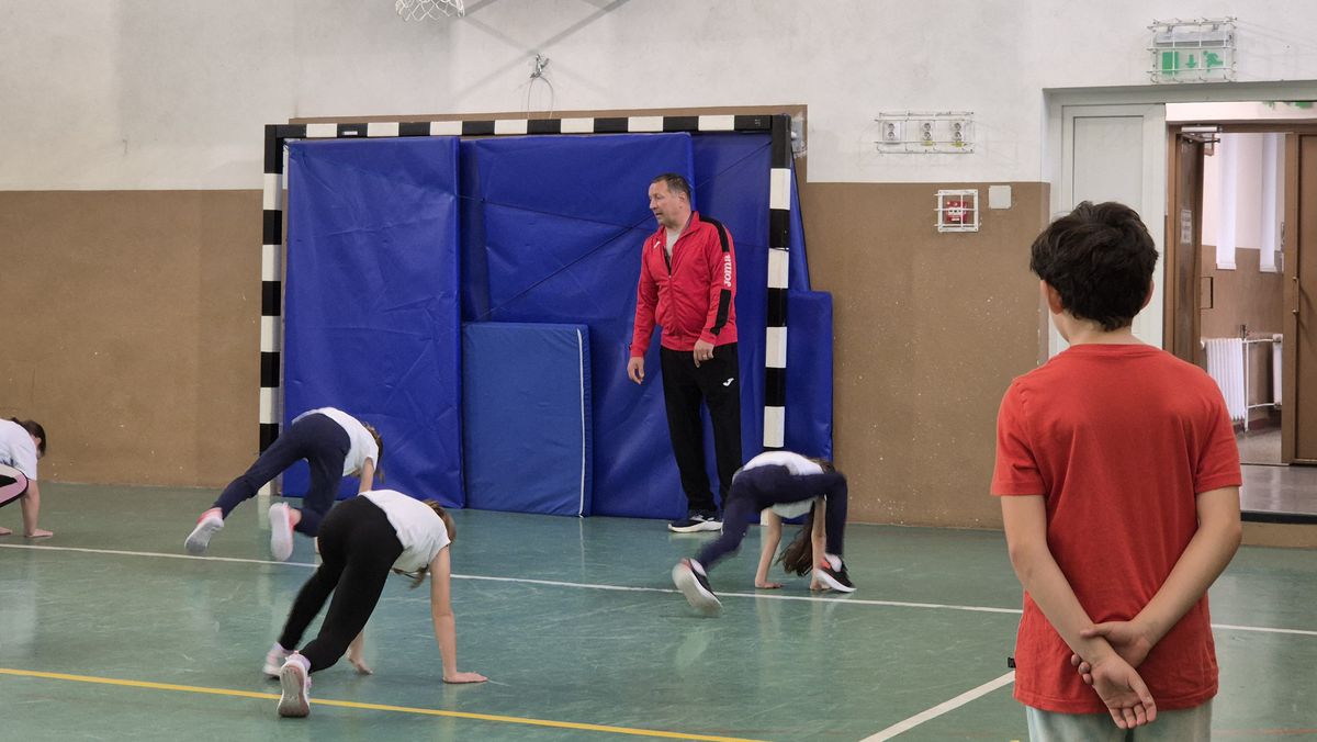 „Te mai recunoaște lumea?” » Fostul campion al Diviziei A s-a făcut profesor de sport! Numește fotbalistul român preferat și își dezvăluie temerile: „Să nu se întâmple la Dinamo ca la Steaua!”