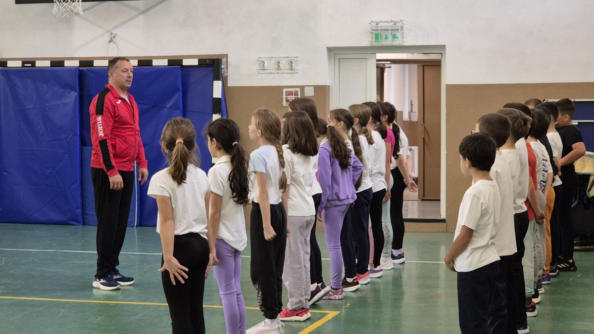 „Te mai recunoaște lumea?” » Fostul campion al Diviziei A s-a făcut profesor de sport! Numește fotbalistul român preferat și își dezvăluie temerile: „Să nu se întâmple la Dinamo ca la Steaua!”