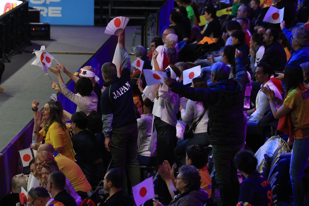 S-a rezolvat și penultimul mister din grupa României de la Campionatul Mondial + de 1 Decembrie, fanii tricolori s-au înfrățit cu galeria altei țări