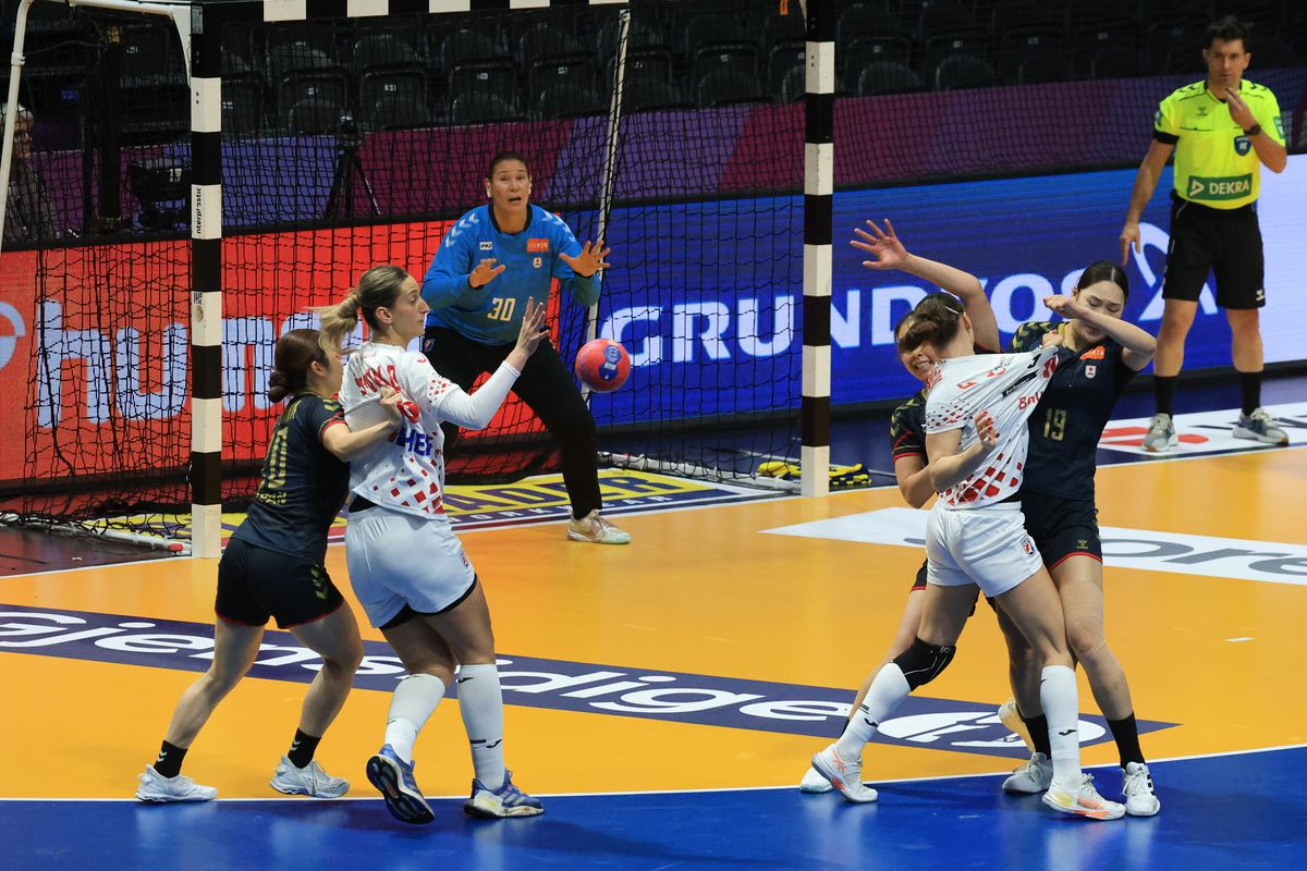 S-a rezolvat și penultimul mister din grupa României de la Campionatul Mondial + de 1 Decembrie, fanii tricolori s-au înfrățit cu galeria altei țări