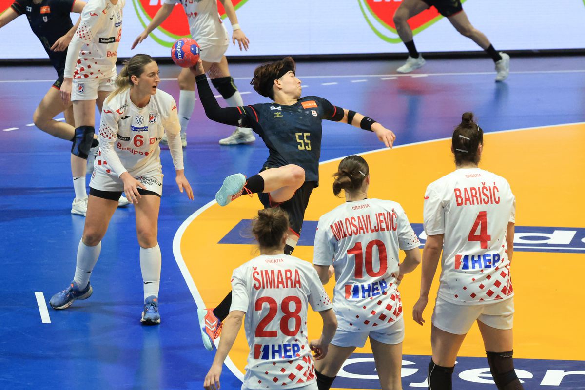 S-a rezolvat și penultimul mister din grupa României de la Campionatul Mondial + de 1 Decembrie, fanii tricolori s-au înfrățit cu galeria altei țări