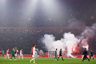 Poveste copleșitoare la Ajax » Singurul suporter care va fi primit pe stadion la meciul cu Groningen. „Spitalul i-a permis să meargă la un ultim meci”