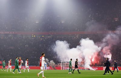 Poveste copleșitoare la Ajax » Singurul suporter care va fi primit pe stadion la meciul cu Groningen. „Spitalul i-a permis să meargă la un ultim meci”