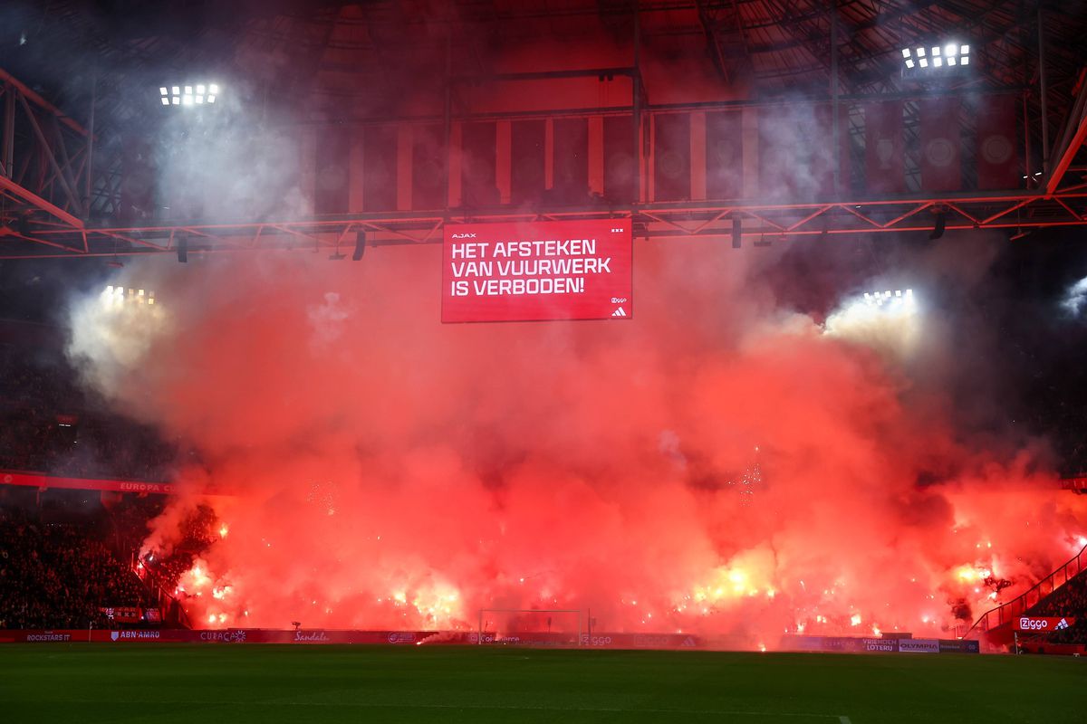 Imagini INCREDIBILE » Haos complet pe stadionul celebru din Europa: meciul a fost oprit, Liga a anunțat decizia