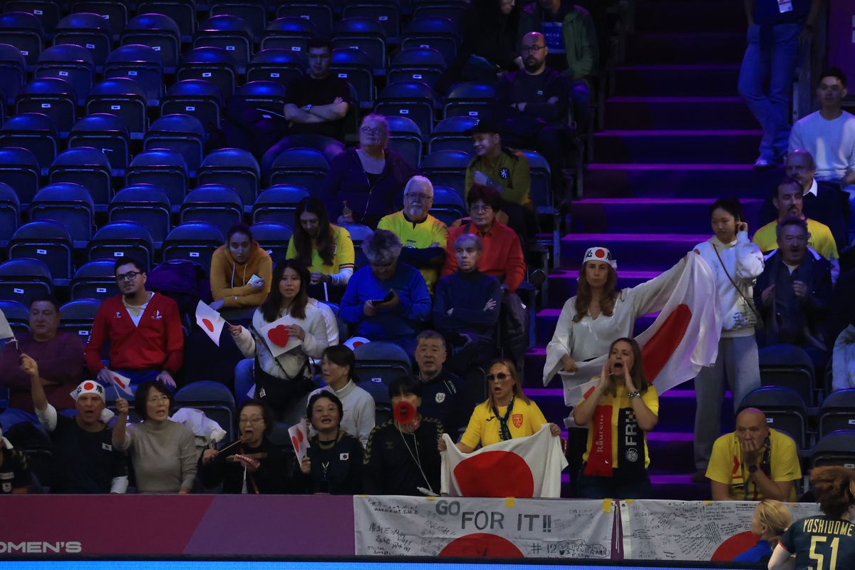 S-a rezolvat și penultimul mister din grupa României de la Campionatul Mondial + de 1 Decembrie, fanii tricolori s-au înfrățit cu galeria altei țări