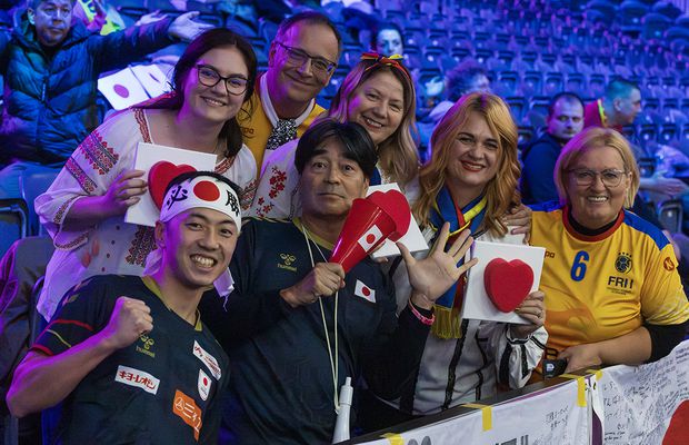 S-a rezolvat și penultimul mister din grupa României de la Campionatul Mondial + de 1 Decembrie, fanii tricolori s-au înfrățit cu galeria altei țări