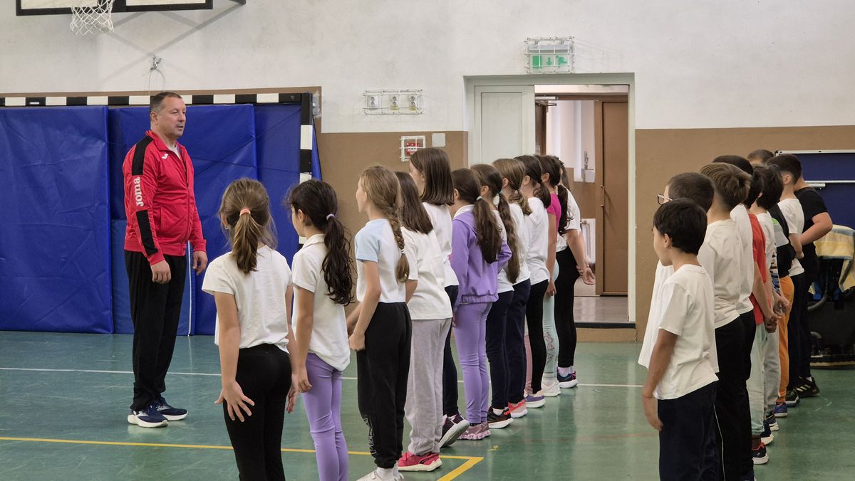 „Te mai recunoaște lumea?” » Fostul campion al Diviziei A s-a făcut profesor de sport! Numește fotbalistul român preferat și își dezvăluie temerile: „Să nu se întâmple la Dinamo ca la Steaua!”