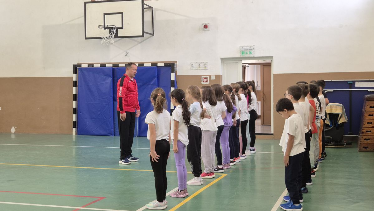 „Te mai recunoaște lumea?” » Fostul campion al Diviziei A s-a făcut profesor de sport! Numește fotbalistul român preferat și își dezvăluie temerile: „Să nu se întâmple la Dinamo ca la Steaua!”