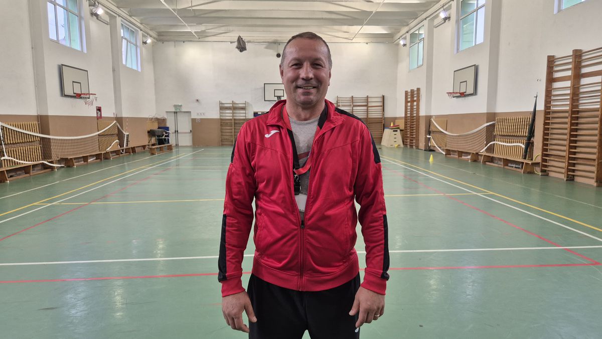 „Te mai recunoaște lumea?” » Fostul campion al Diviziei A s-a făcut profesor de sport! Numește fotbalistul român preferat și își dezvăluie temerile: „Să nu se întâmple la Dinamo ca la Steaua!”