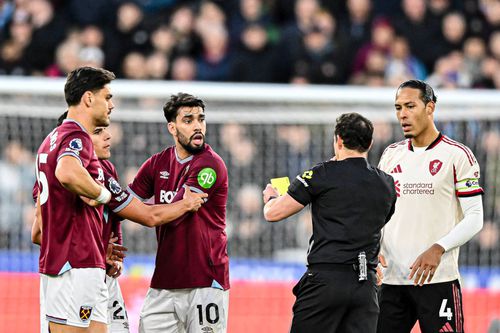 Lucas Paqueta a primit două „galbene” în decurs de 20 de secunde în West Ham - Liverpool / Foto: Imago Images