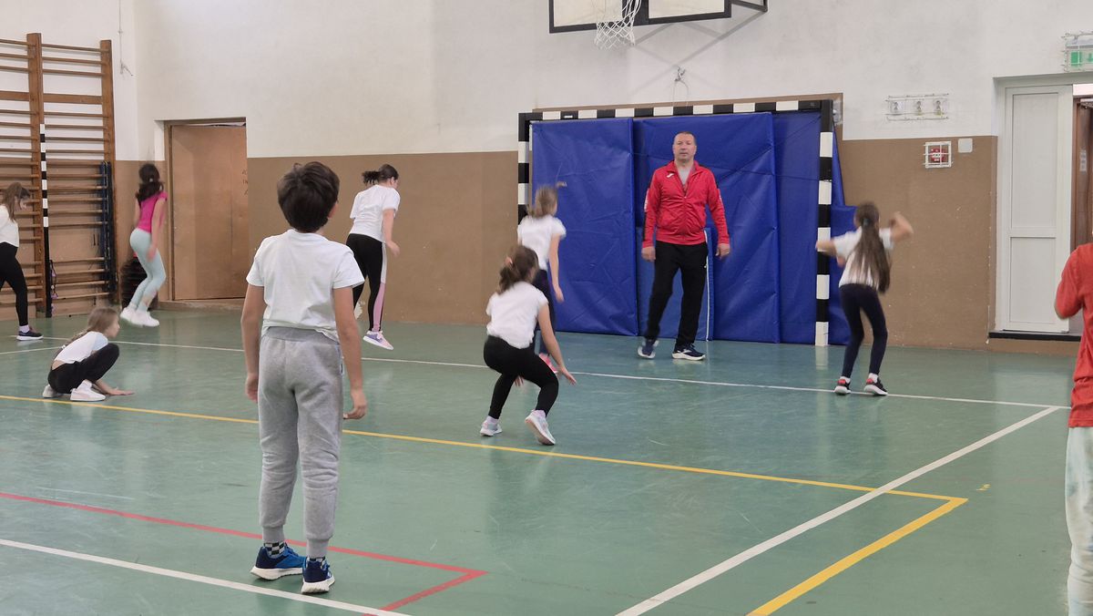 „Te mai recunoaște lumea?” » Fostul campion al Diviziei A s-a făcut profesor de sport! Numește fotbalistul român preferat și își dezvăluie temerile: „Să nu se întâmple la Dinamo ca la Steaua!”