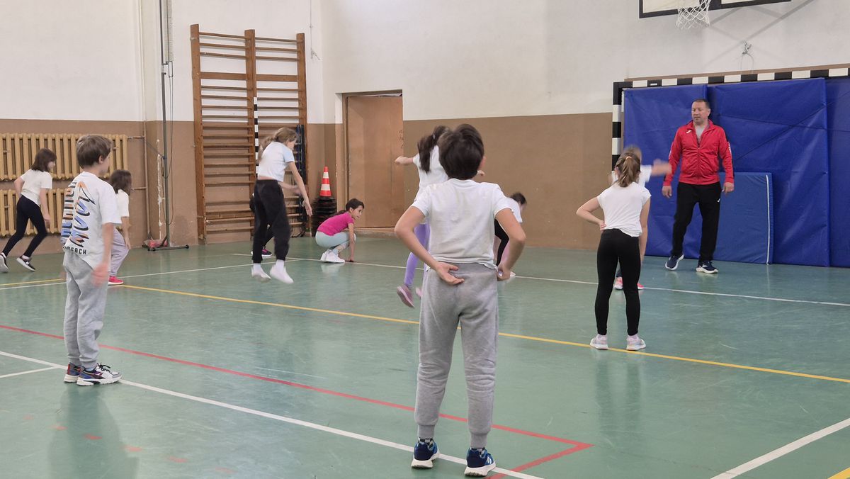 „Te mai recunoaște lumea?” » Fostul campion al Diviziei A s-a făcut profesor de sport! Numește fotbalistul român preferat și își dezvăluie temerile: „Să nu se întâmple la Dinamo ca la Steaua!”