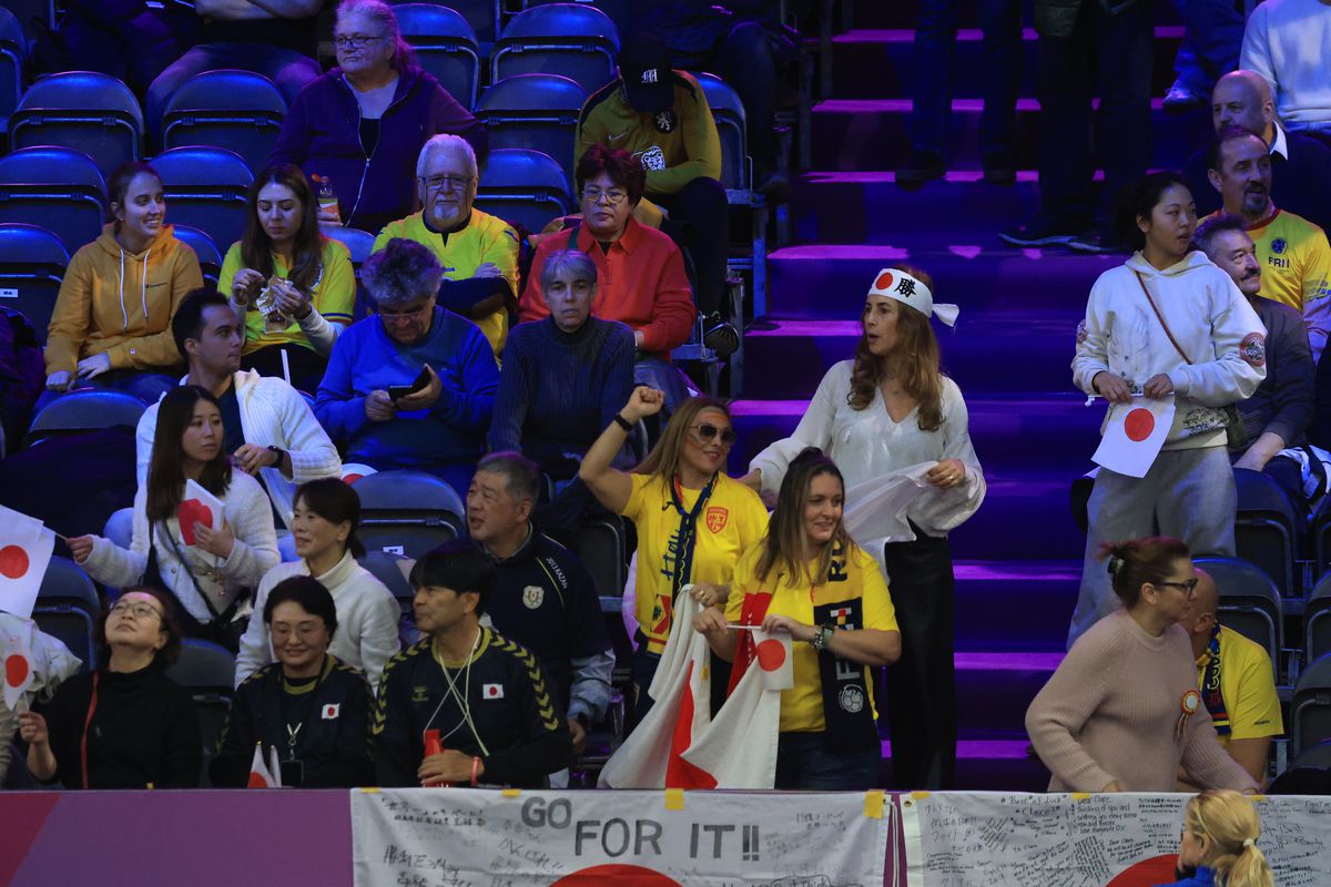 S-a rezolvat și penultimul mister din grupa României de la Campionatul Mondial + de 1 Decembrie, fanii tricolori s-au înfrățit cu galeria altei țări