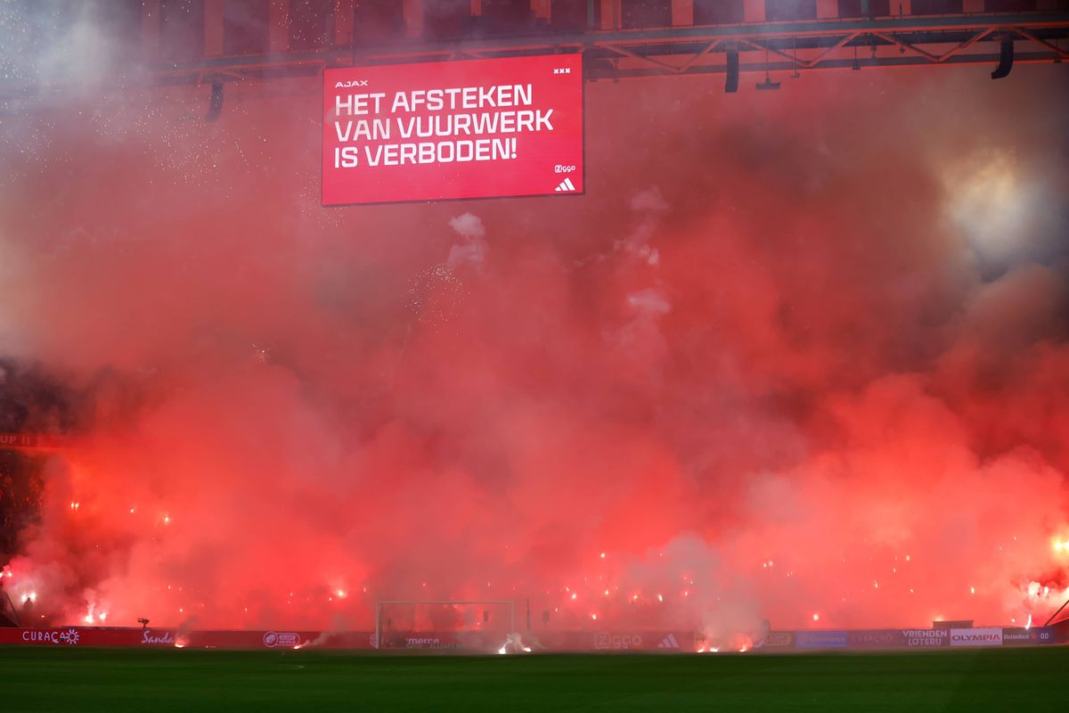 Imagini INCREDIBILE » Haos complet pe stadionul celebru din Europa: meciul a fost oprit, Liga a anunțat decizia