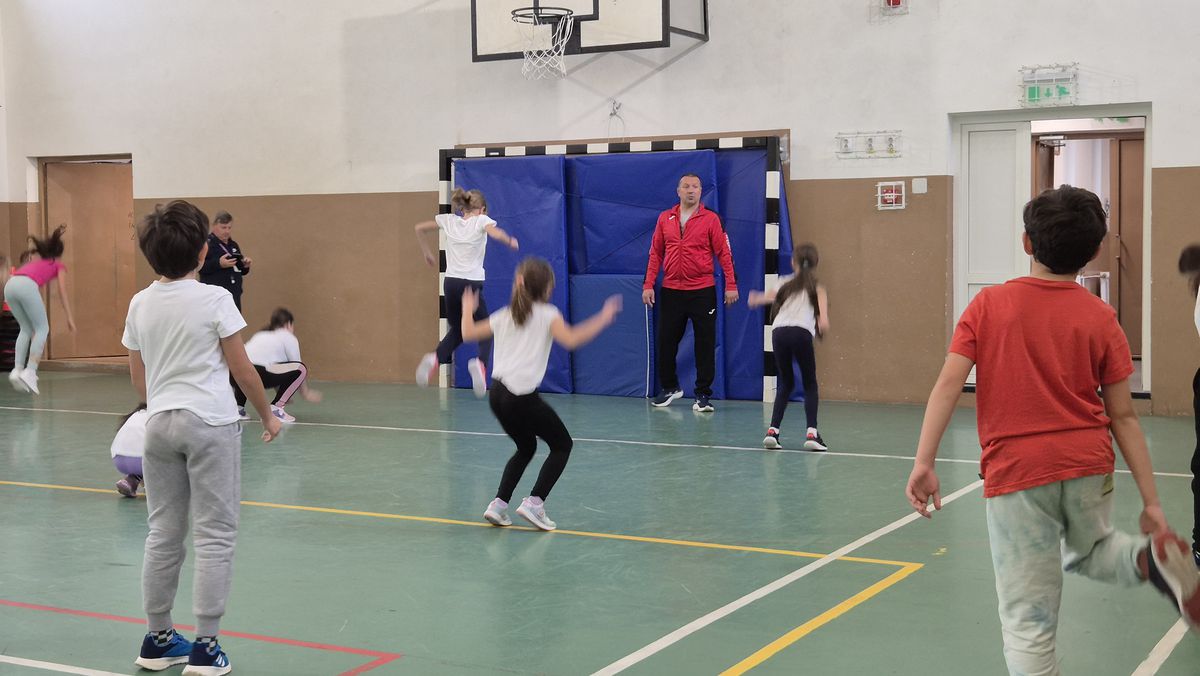 „Te mai recunoaște lumea?” » Fostul campion al Diviziei A s-a făcut profesor de sport! Numește fotbalistul român preferat și își dezvăluie temerile: „Să nu se întâmple la Dinamo ca la Steaua!”