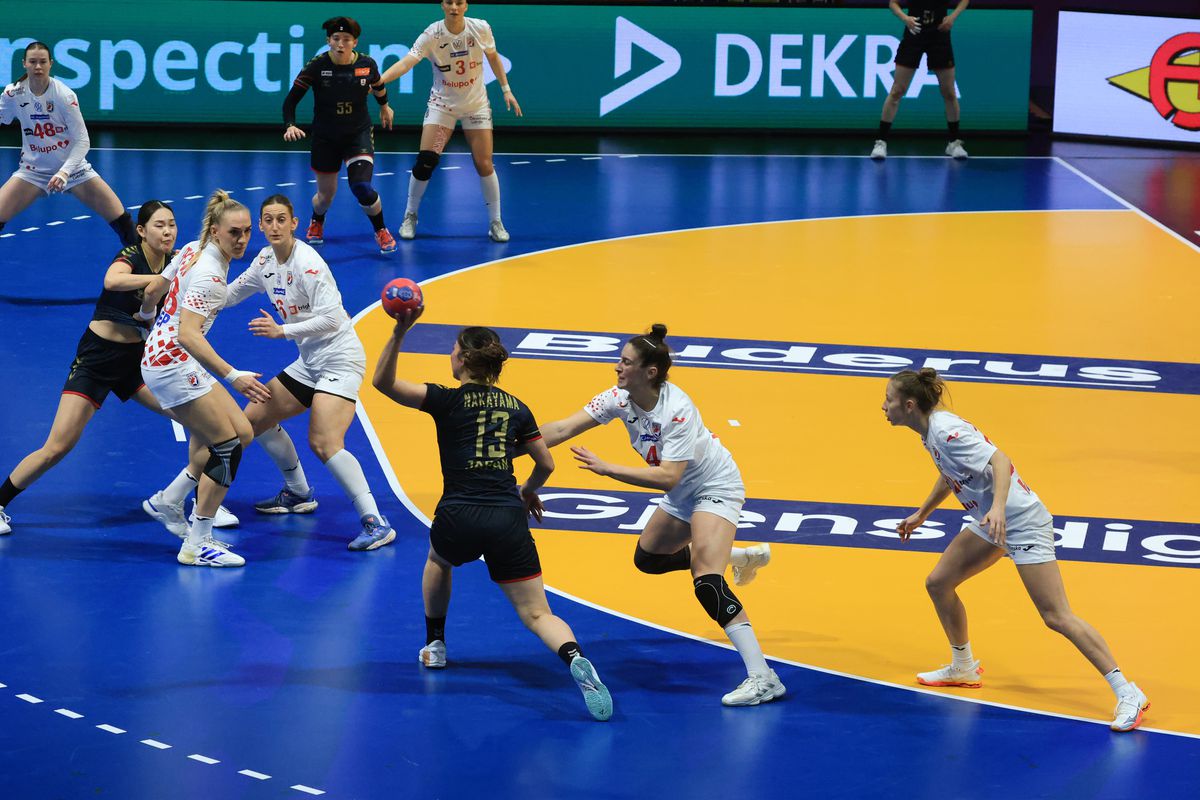 S-a rezolvat și penultimul mister din grupa României de la Campionatul Mondial + de 1 Decembrie, fanii tricolori s-au înfrățit cu galeria altei țări