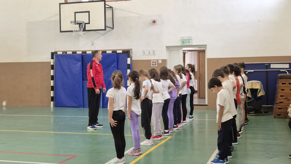 „Te mai recunoaște lumea?” » Fostul campion al Diviziei A s-a făcut profesor de sport! Numește fotbalistul român preferat și își dezvăluie temerile: „Să nu se întâmple la Dinamo ca la Steaua!”