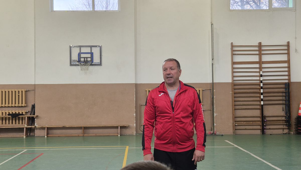 „Te mai recunoaște lumea?” » Fostul campion al Diviziei A s-a făcut profesor de sport! Numește fotbalistul român preferat și își dezvăluie temerile: „Să nu se întâmple la Dinamo ca la Steaua!”