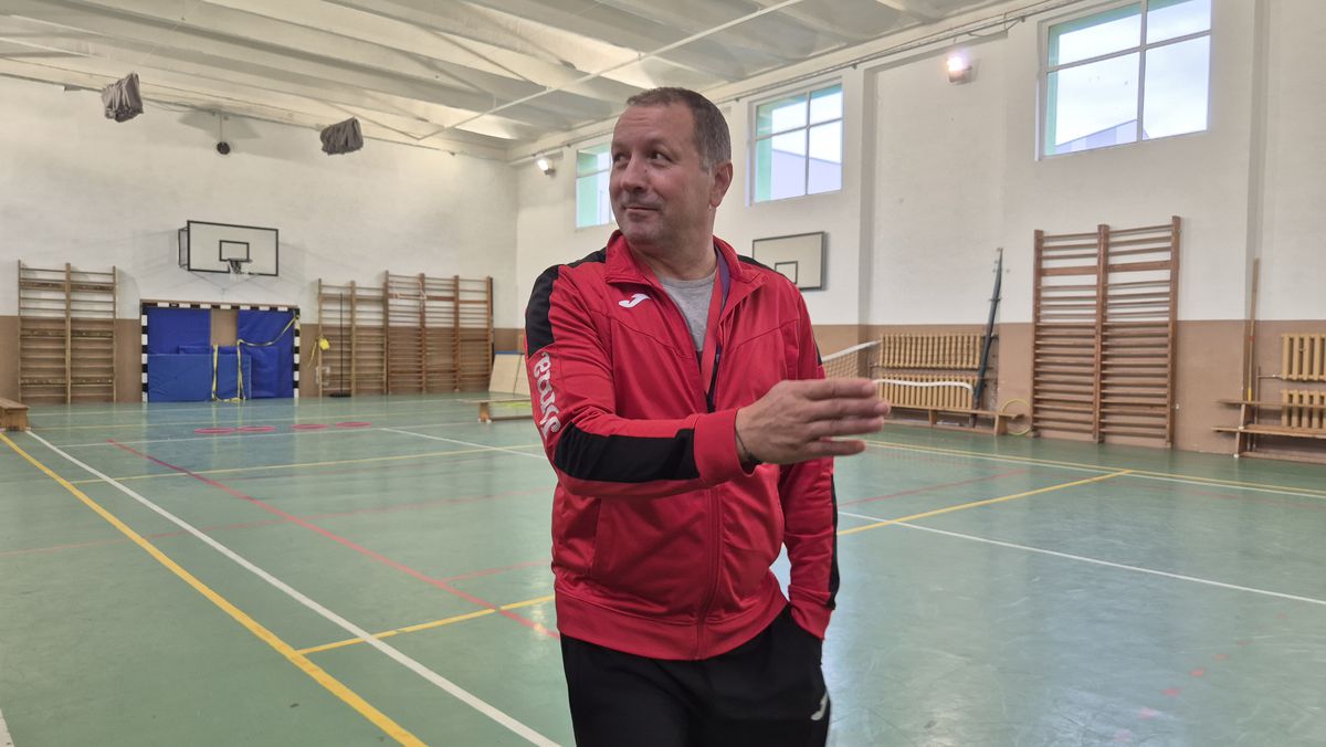 „Te mai recunoaște lumea?” » Fostul campion al Diviziei A s-a făcut profesor de sport! Numește fotbalistul român preferat și își dezvăluie temerile: „Să nu se întâmple la Dinamo ca la Steaua!”