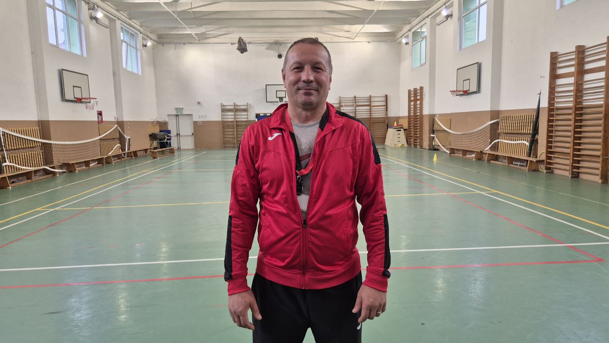 „Te mai recunoaște lumea?” » Fostul campion al Diviziei A s-a făcut profesor de sport! Numește fotbalistul român preferat și își dezvăluie temerile: „Să nu se întâmple la Dinamo ca la Steaua!”