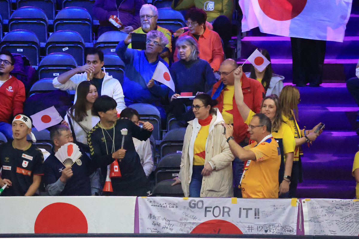 S-a rezolvat și penultimul mister din grupa României de la Campionatul Mondial + de 1 Decembrie, fanii tricolori s-au înfrățit cu galeria altei țări