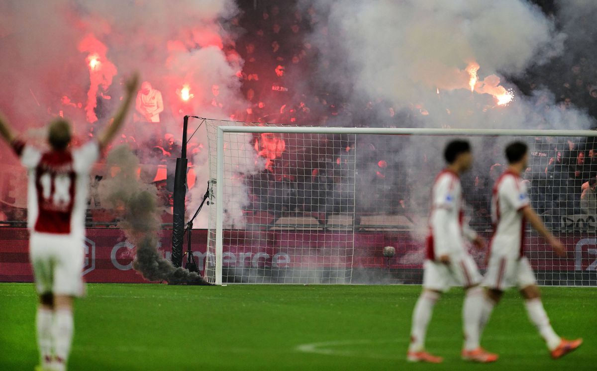 Imagini INCREDIBILE » Haos complet pe stadionul celebru din Europa: meciul a fost oprit, Liga a anunțat decizia