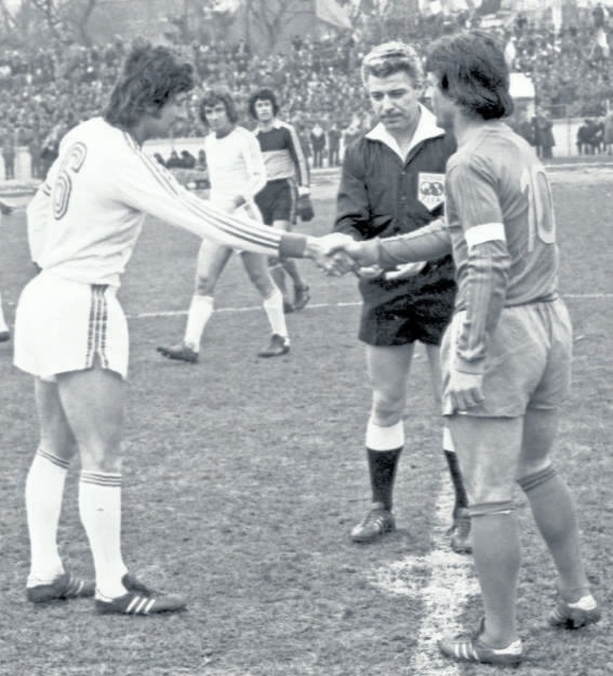 Fotbalul lui Liță Dumitru: printre Cruyff și Pele » Dezvăluiri colosale dintr-o carieră memorabilă: „Blat comandat de Ceaușescu și executat de Piști Kovacs”