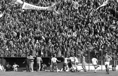 Fotbalul lui Liță Dumitru: printre Cruyff și Pele » Dezvăluiri colosale dintr-o carieră memorabilă: „Blat comandat de Ceaușescu și executat de Piști Kovacs”