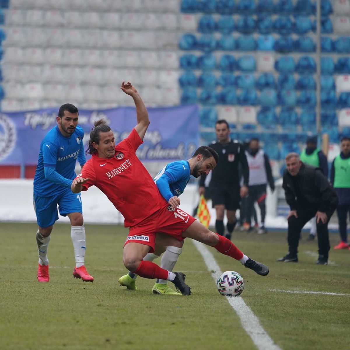 Erzurum - Gaziantep 1-1. Final de infarct! Șumudică ratează locul 1, după un penalty controversat, în prelungiri! Le-a cerut socoteală arbitrilor pe teren