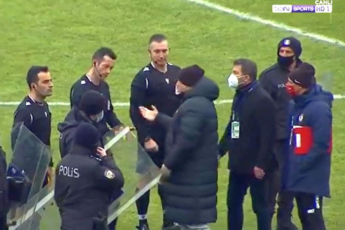Erzurum - Gaziantep 1-1. Final de infarct! Șumudică ratează locul 1, după un penalty controversat, în prelungiri! Le-a cerut socoteală arbitrilor pe teren