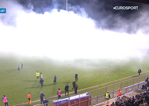 Meci din Cupa Franței, „deturnat” de fani! Arbitrul i-a trimis la vestiare pe jucători