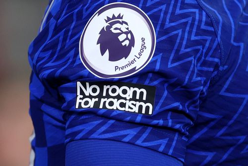 Un fan al celor de la Brentford a fost arestat pentru că ar fi făcut comentarii homofobe și rasiste în timpul meciului cu Manchester City de miercuri, 0-1.