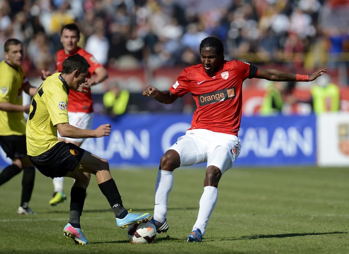 Francezul trecut pe la Dinamo a rămas îndrăgostit pe viață de București: „Îmi amintește mult de Paris, iar mâncarea era uimitoare!” » Interviu după 10 ani cu jucătorul dat dispărut de club