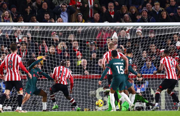 Liverpool e tot mai departe de Champions League! S-a prăbușit pe terenul lui Brentford » Nu se mai întâmplase de aproape un secol!